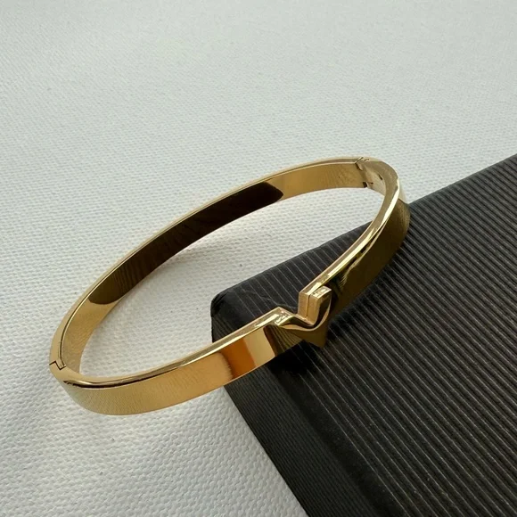 V Letters Bracelet | 316L Stainless Steel | Edgy & Modern - Picture 10 of 15